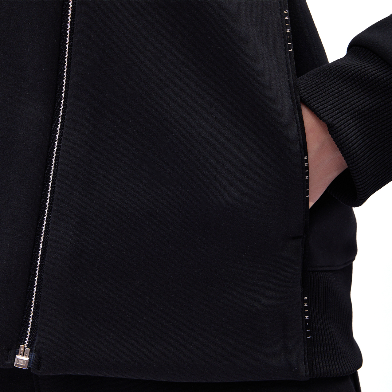 AFDVB64-1 Куртка Essentials черный